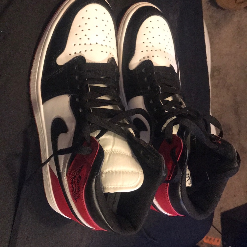 Air Jordan 1 Retro High OG Black Toe